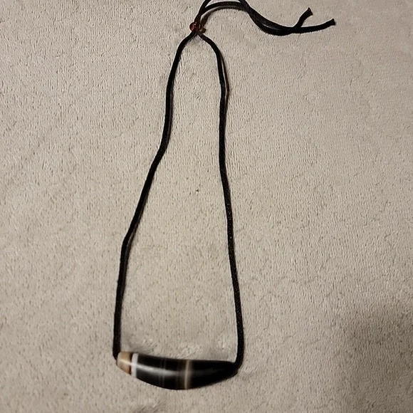 Vein Stone Ox Horn~Inner Mongolia Gobi Banded Eye Agate Curve Necklace Pendant - Picture 5 of 9